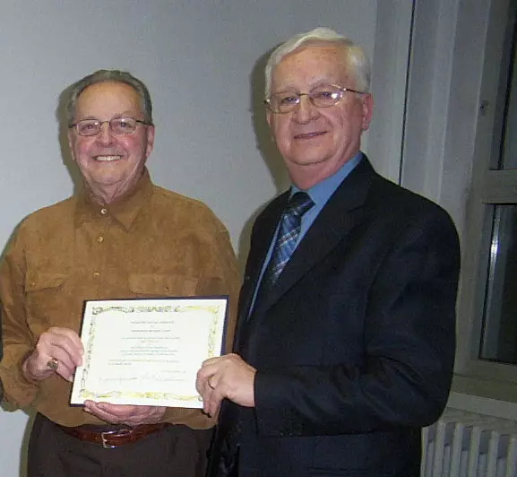 Jacques Fiset (à gauche) avait été nommé membre honoraire à vie du Centre d’histoire de Saint-Hyacinthe en 2005. Il a notamment contribué à la relance de la Société d’histoire régionale de Saint-Hyacinthe dans les années 1970, Sur la photo, on le voit en compagnie de Conrad Daigneault.Photo Centre d’histoire de Saint-Hyacinthe