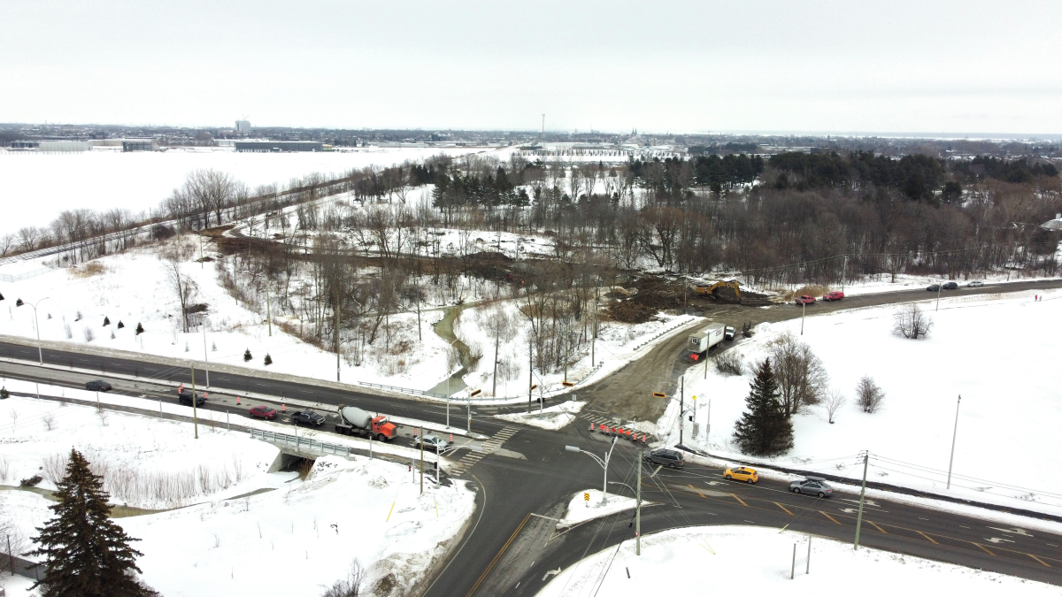 Les travaux de la 2e voie d’accès au Cégep de Saint-Hyacinthe ont débuté le 7 février à l’intersection du boulevard Casavant Ouest et de l’avenue Castelneau. Photo Robert Gosselin | Le Courrier ©