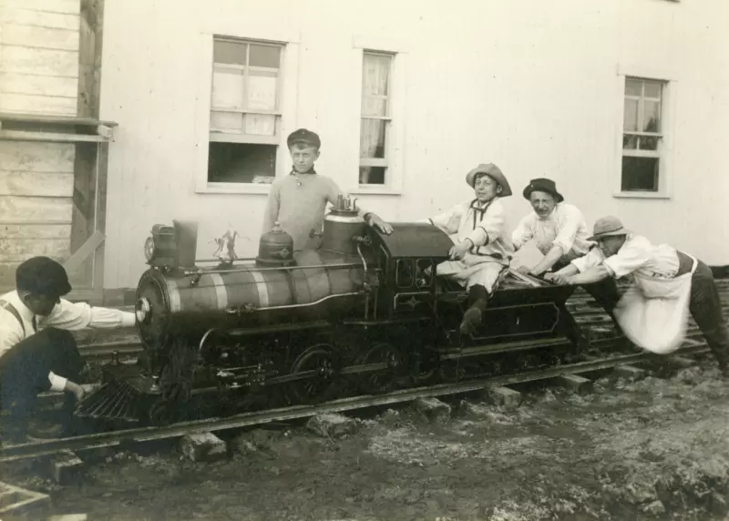 Le petit train à Gervais en 1913. Photo Collection Centre d’histoire de Saint-Hyacinthe, CH478