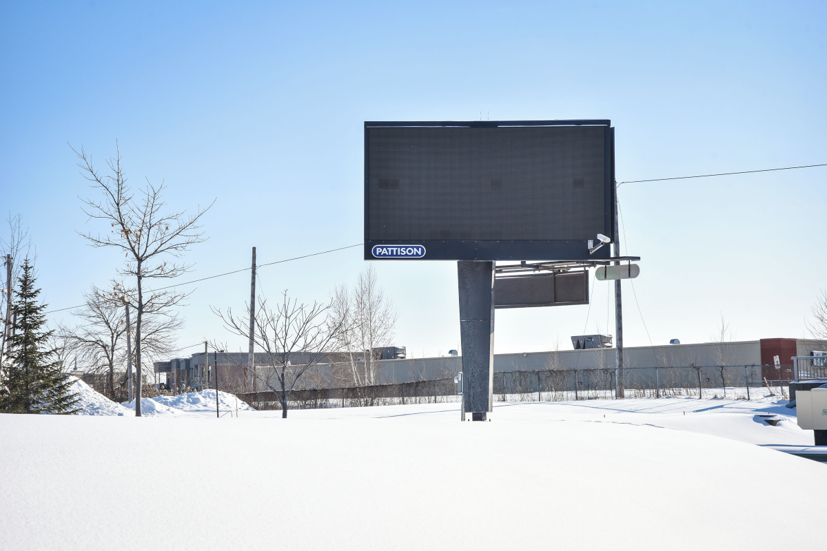 Un panneau numérique a été installé récemment sur le boulevard Choquette.Photo François Larivière | Le Courrier ©