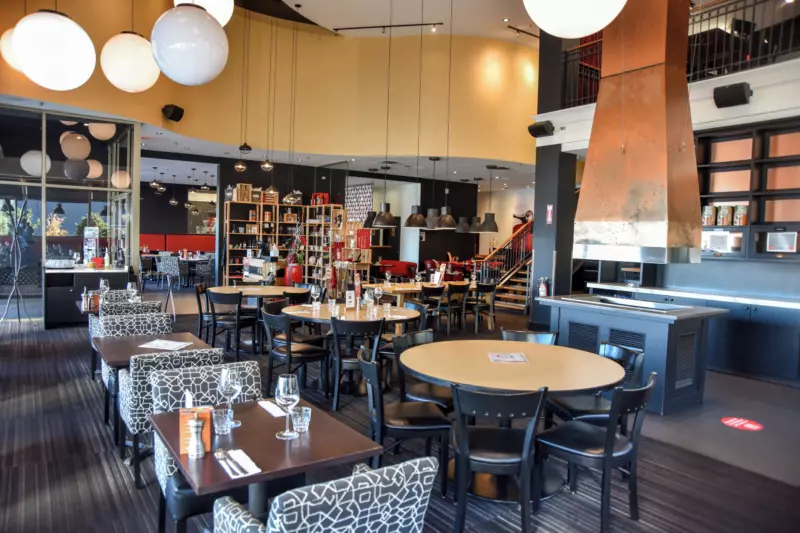 Les salles à manger des restaurants sont accessibles à la clientèle depuis le 31 janvier au Québec. Malgré la capacité réduite, la salle à manger du Pacini de Saint-Hyacinthe peut accueillir 150 convives. Photothèque | Le Courrier ©