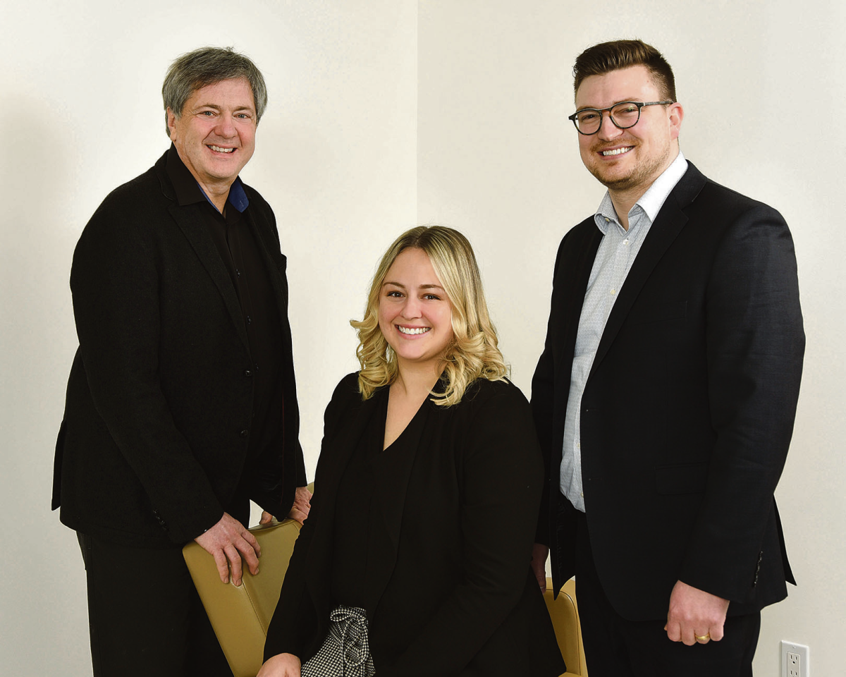 Stéphane Magnan, CPA auditeur, CA et fiscaliste, associé fondateur du cabinet Stéphane Magnan CPA; Catherine Magnan, CPA auditrice, CA et fiscaliste, associée; et François-Xavier Bonneau-Charland, CPA auditeur, CA et fiscaliste, associé. Photo François Larivière | Le Courrier ©