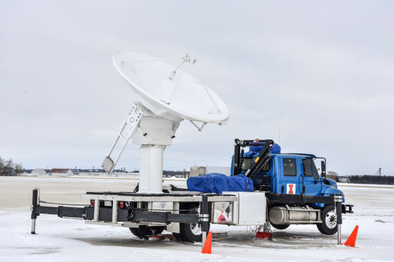 Le radar de Saint-Pie est un équipement fourni par le département des sciences atmosphériques de l’Université de l’Illinois. Photo François Larivière | Le Courrier ©