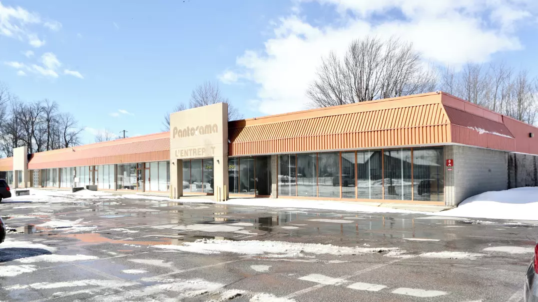 Un projet a été déposé à la Ville de Saint-Hyacinthe pour transformer l’ancien Pantorama en immeuble à logements. Photo Robert Gosselin | Le Courrier ©