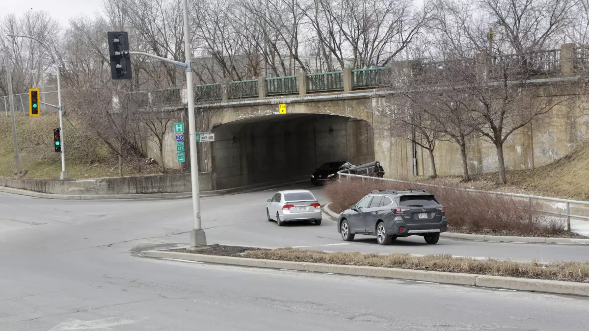 Un des chantiers routiers majeurs de la Ville de Saint-Hyacinthe en 2022 sera la réfection, en collaboration avec le CN, du tunnel Sainte-Anne. Photo Robert Gosselin | Le Courrier ©