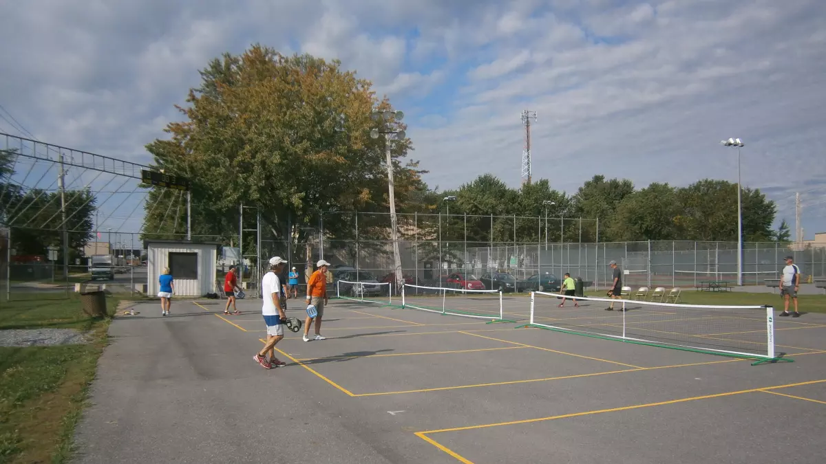 Une pétition a été déposée pour demander une réfection des terrains de pickleball. Photo gracieuseté