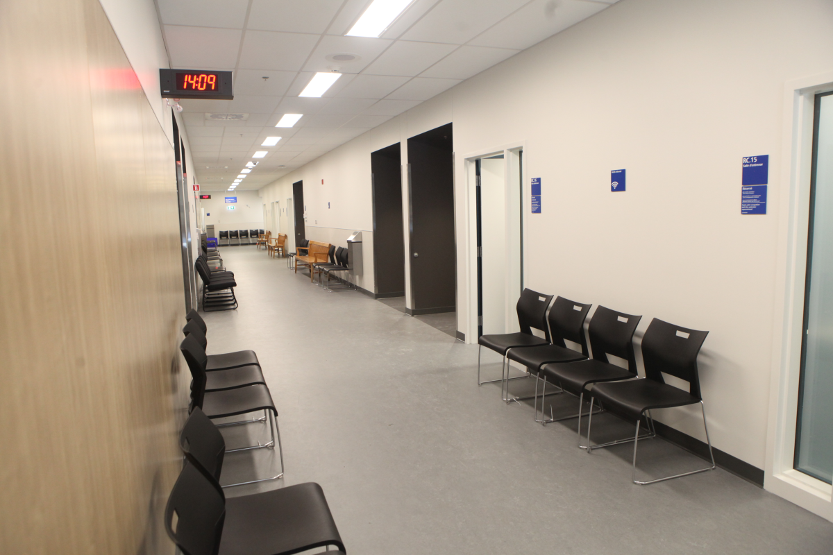 Les couloirs du palais de justice temporaire seront bientôt animés.