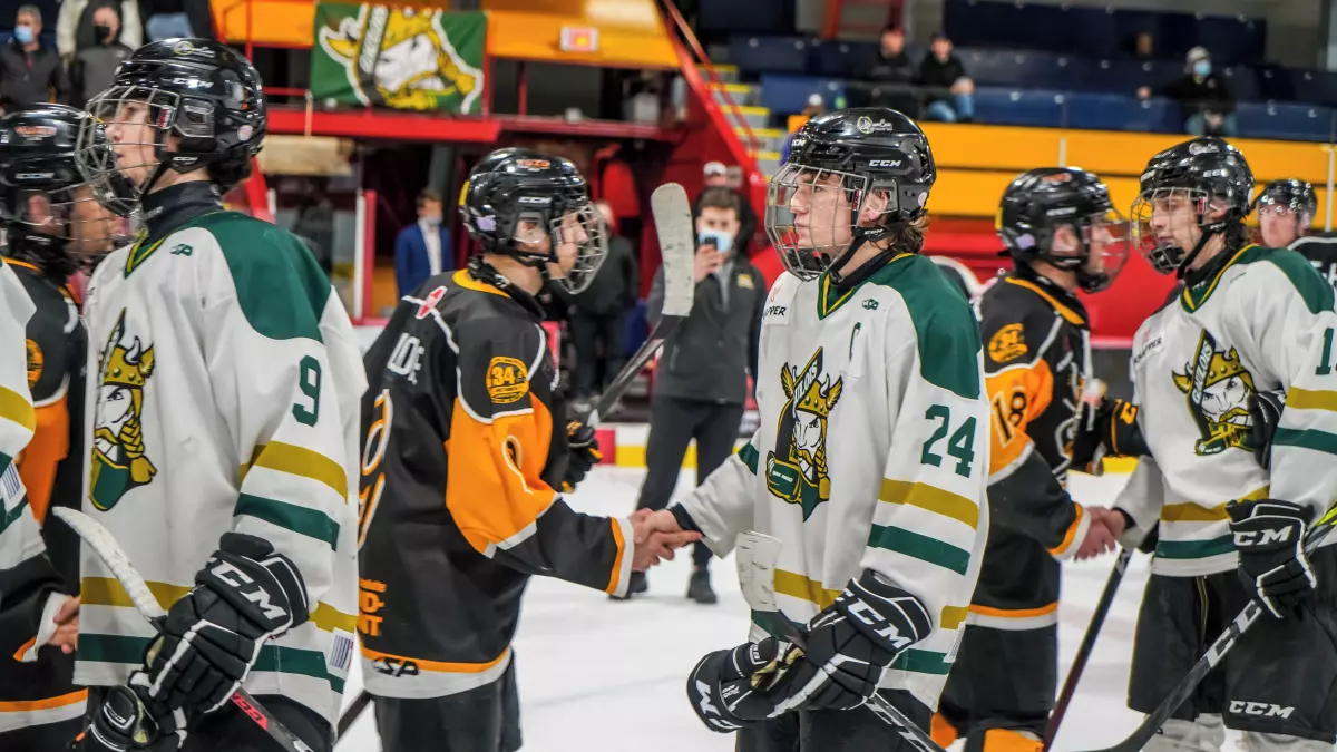 Les Chevaliers de Lévis ont balayé les Gaulois de Saint-Hyacinthe en quart de finale, portant le coup de grâce à la formation maskoutaine dimanche soir avec une victoire de 4 à 1 au Stade L.-P.-Gaucher. Photo François Larivière | Le Courrier ©
