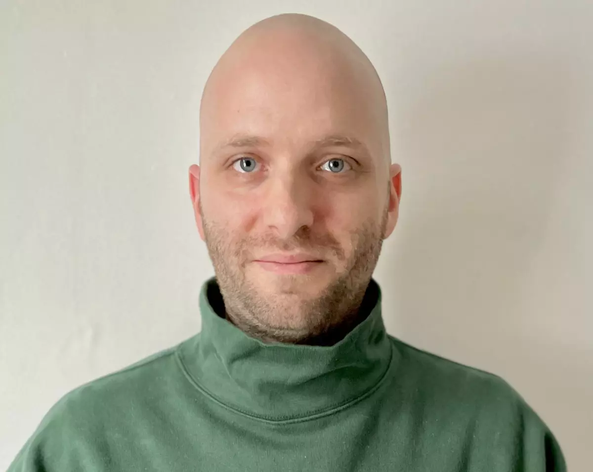 « Je suis parti de l’idée de faire un jeu littéraire avec ce livre », explique Philippe Chagnon à propos de son nouveau roman, À reculons, arrivé sur les tablettes des librairies à la fin mars. Photo Valérie Langlois