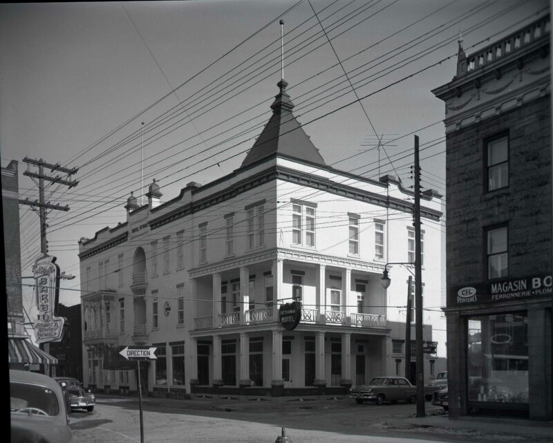 L’Hôtel Ottawa, vers 1955. Photo Collection du Centre d’histoire de Saint-Hyacinthe, CH116, Fonds Studio Lumière