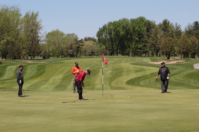 Les golfeurs du Club de golf Saint-Hyacinthe auront droit à une saison plus normale avec une quinzaine de tournois organisés durant la période estivale. Photo Adam Bolestridge | Le Courrier ©