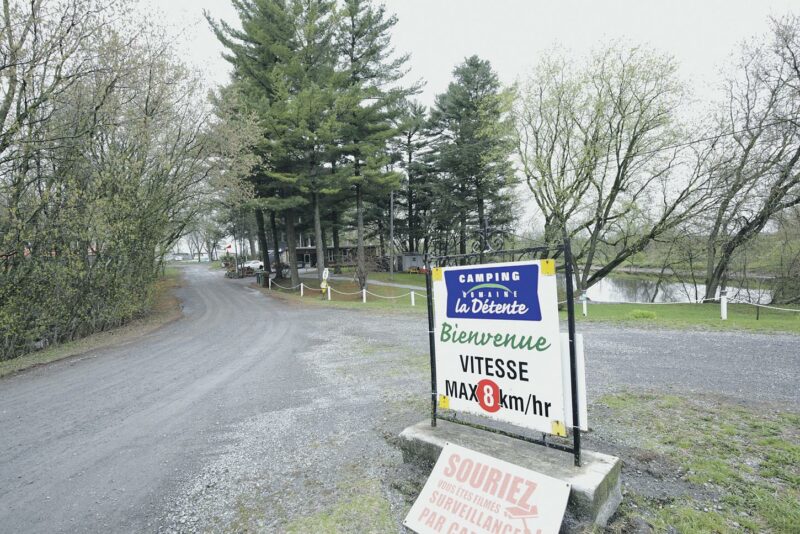 ancien site du Domaine la Détente à Saint-Valérien-de-Milton accueillera un projet de 123 mini-
maisons. Photo Robert Gosselin | Le Courrier ©