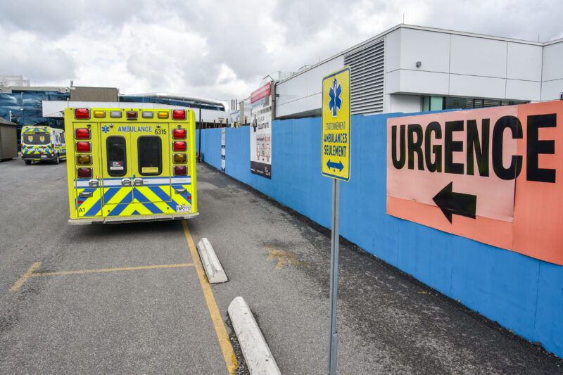 La prise en charge d’une dépouille à l’urgence de l’Hôpital Honoré-Mercier a créé la controverse samedi. Photo François Larivière | Le Courrier ©