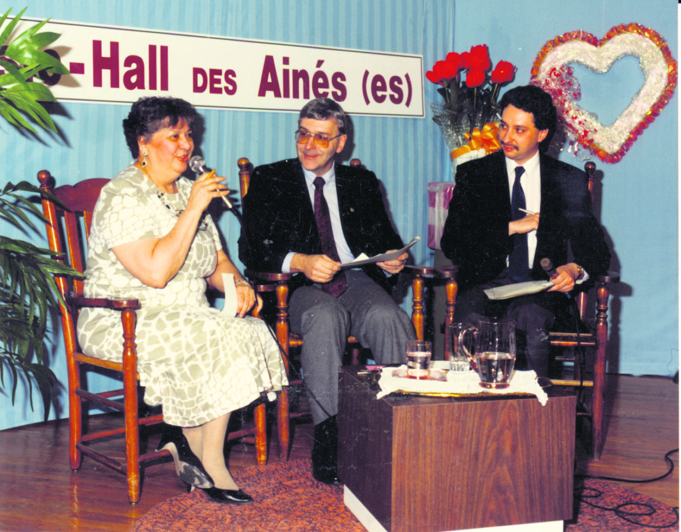 Olivette Beauregard, Roger Duceppe et Charles Toupin lors du premier Music-Hall des aînés de la Fondation Aline-Letendre en 1989. Photothèque | Le Courrier ©