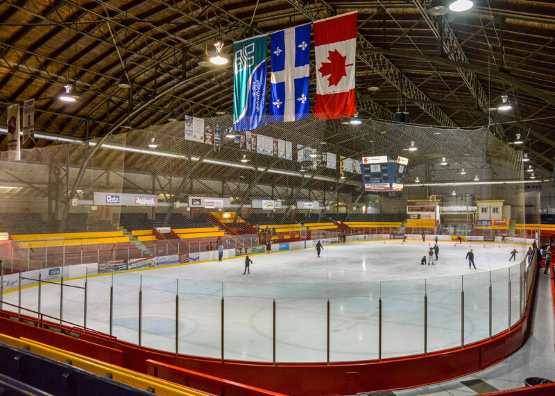 La capacité d’accueil actuelle du Stade L.-P.-Gaucher ne serait pas suffisante pour accueillir une équipe de la Ligue de hockey junior majeur du Québec. Photothèque | Le Courrier ©
