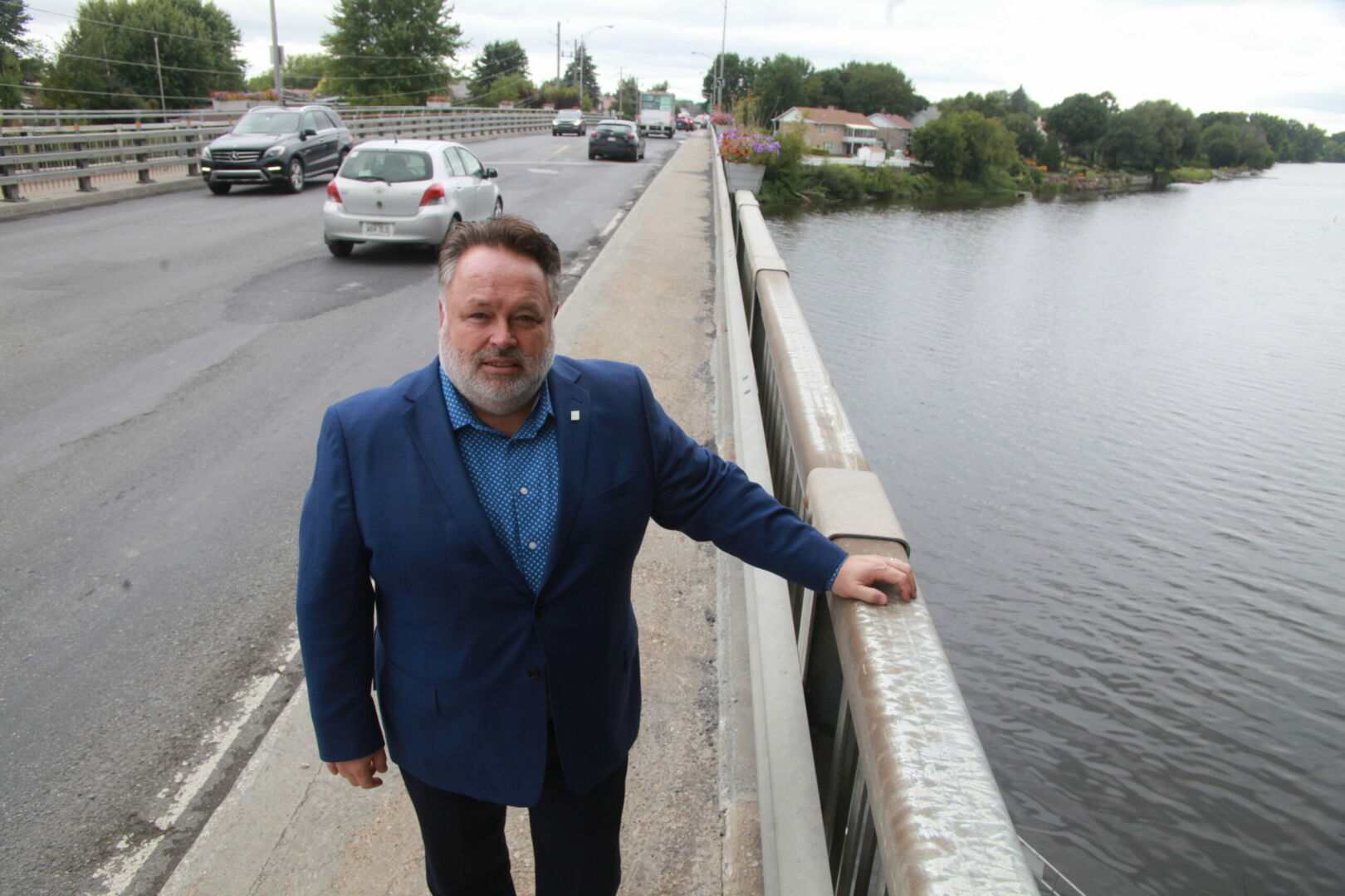 Le maire de Saint-Hyacinthe, André Beauregard, attend avec impatience que le MTQ mette à niveau le pont Douville. Photo Robert Gosselin | Le Courrier ©