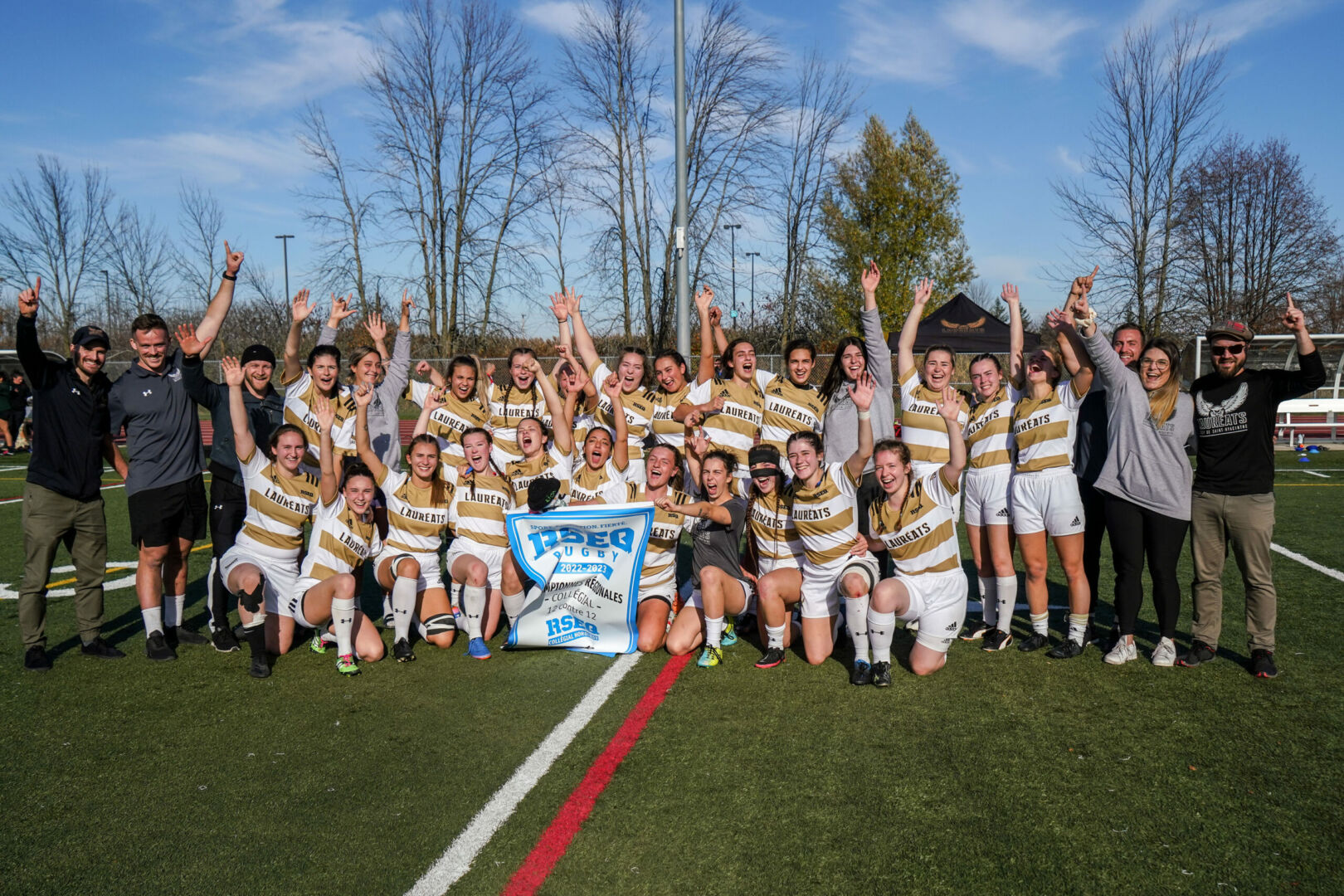 À sa deuxième saison d’existence seulement, l’équipe de rugby féminin des Lauréats a mis la main sur son premier titre. Photo François Larivière | Le Courrier ©