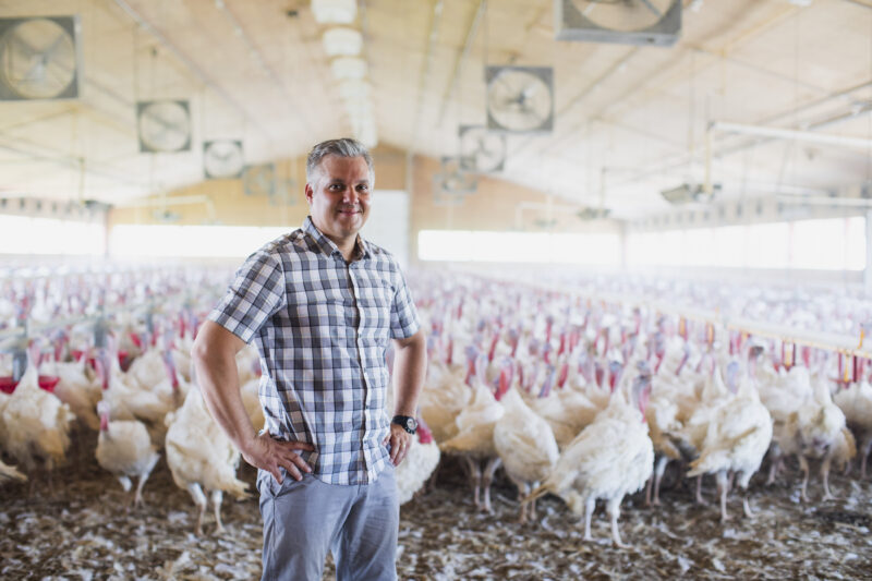 Pierre-Luc Leblanc, président des Éleveurs de volailles du Québec, considère que les producteurs sont sur un pied d’alerte face à la flambée de grippe aviaire. Photo gracieuseté