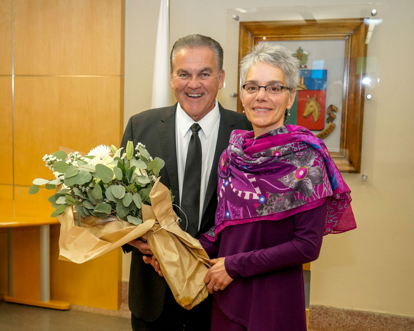 Jean Fontaine et la doyenne de la Faculté de médecine vétérinaire, Christine Theoret. Photo François Larivière | Le Courrier ©