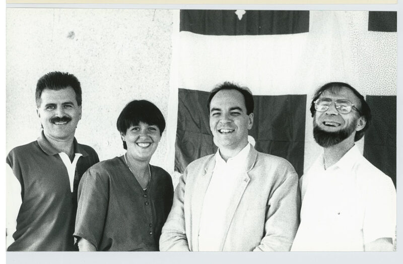 Les candidats à l’investiture péquiste Bernard Barré, Louise Cordeau et Léandre Dion (à droite) avaient donné leur appui à Yvan Loubier (troisième à partir de la gauche) en vue de l’investiture bloquiste de septembre 1993. Photothèque | Le Courrier ©
