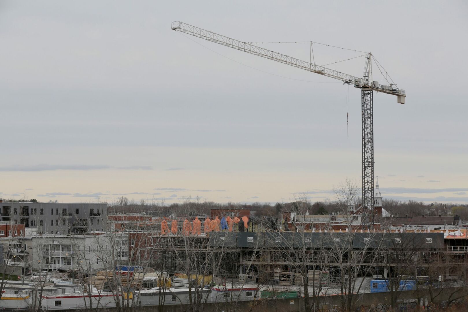 Groupe Sélection avait lancé la construction d’un immeuble de 165 unités au centre-ville de Saint-Hyacinthe en septembre 2021. Photo Robert Gosselin | Le Courrier