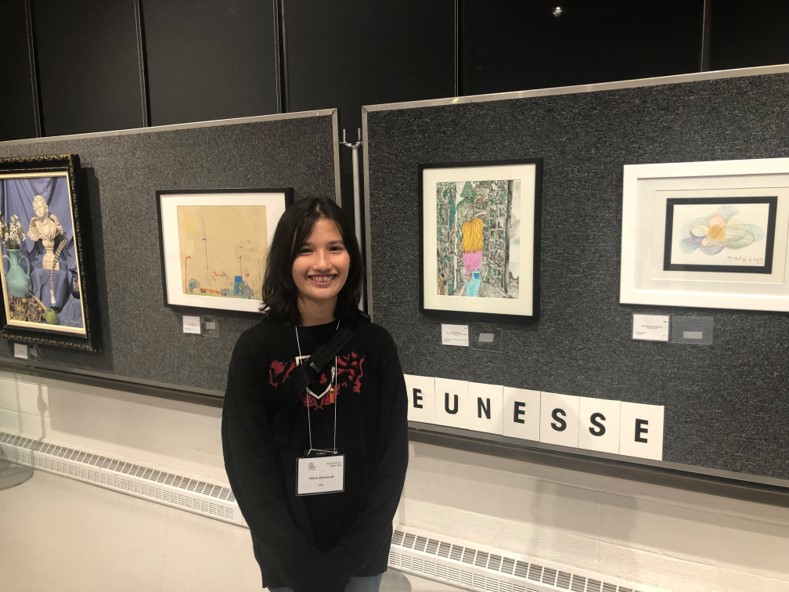 Olivia Asahi Desmarais, lauréate lors de l’Expo-concours de La Prairie pour un de ses dessins. Photo gracieuseté