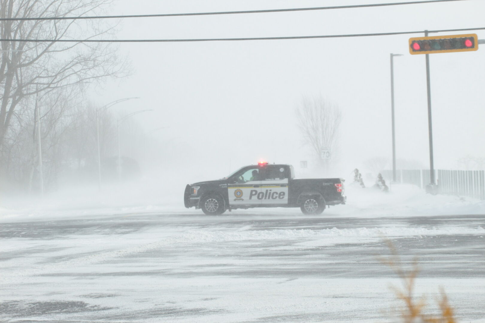 La Sûreté du Québec a été débordée pendant les fêtes en raison de la tempête qui a sévi la fin de semaine dernière, causant de nombreuses sorties de route. Photo Adam Bolestridge | Le Courrier ©