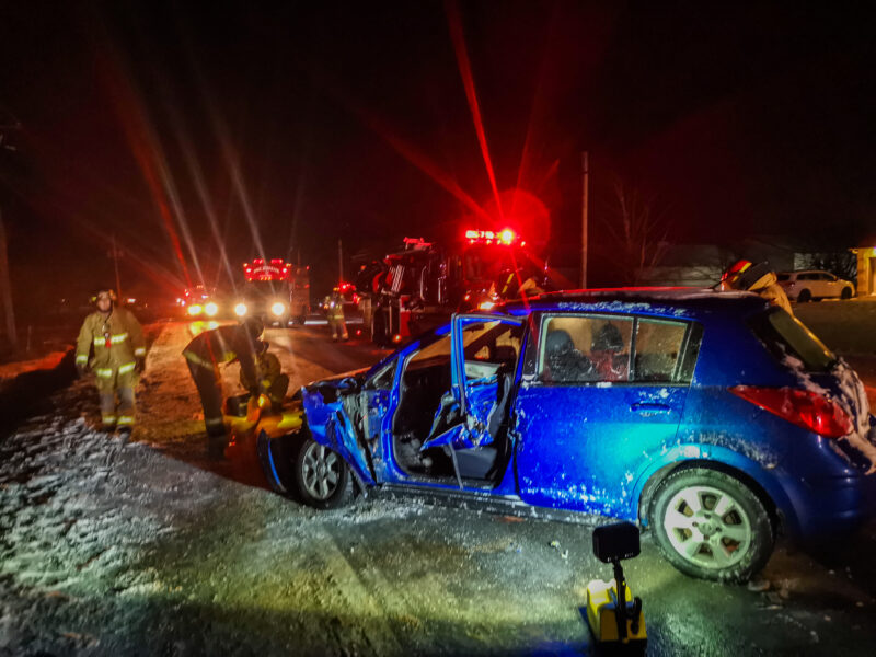 Trois voitures ont été impliquées dans un accident de la route sur le rang Charlotte à Saint-Liboire, le 13 janvier vers 16 h 45. Photo Adam Bolestridge | Le Courrier ©