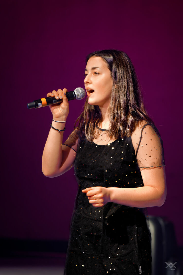 Après avoir participé à la finale locale de Cégeps en spectacle dans sa formule virtuelle, Jade Lafortune Fortin (photo) et Taïla Nadeau présenteront à nouveau un numéro dans le cadre de ce concours de talents édutiants, le 2 février, en profitant cette fois de la présence du public. Photo CodeADN