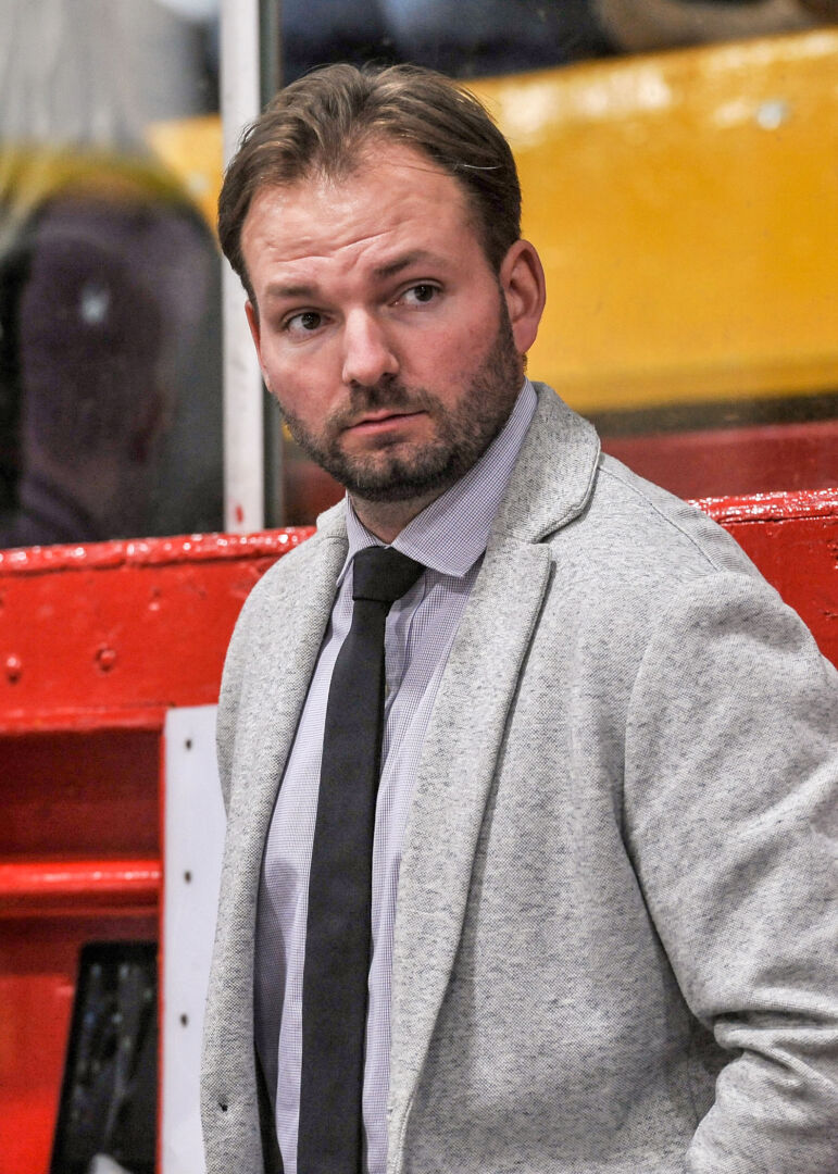 Malgré la défaite, l’entraîneur-chef des Gaulois, Jean-Philippe Sansfaçon, était content de voir ses joueurs montrer du caractère pour revenir de l’arrière contre les Cantonniers. Photo François Larivière | Le Courrier ©