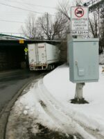 Un camion coincé dans le tunnel Girouard