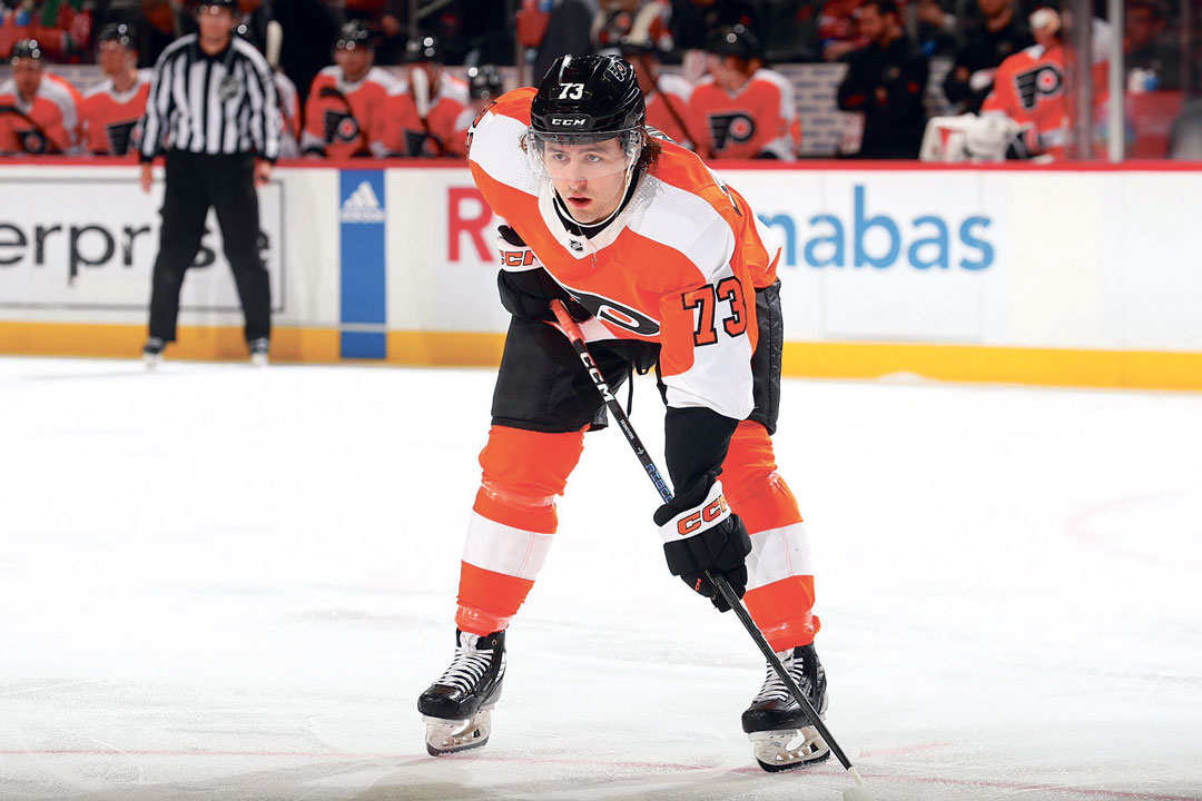 Elliot Desnoyers a enfilé l’uniforme des Flyersde Philadelphie pour la première fois samedi face aux Devils du New Jersey.
Photo Twitter @NHLFlyers�