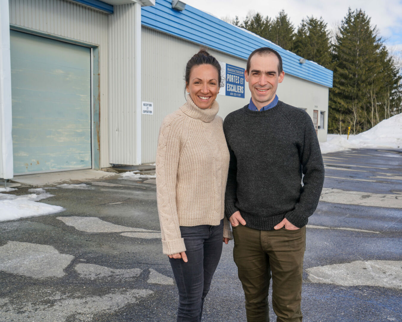 Jordan et Mariko Desmarais, les propriétaires de Fenêtres québécoises, ont fait l’acquisition d’une bâtisse située au 3080, boulevard Choquette à Saint-Hyacinthe. Photo François Larivière | Le Courrier ©