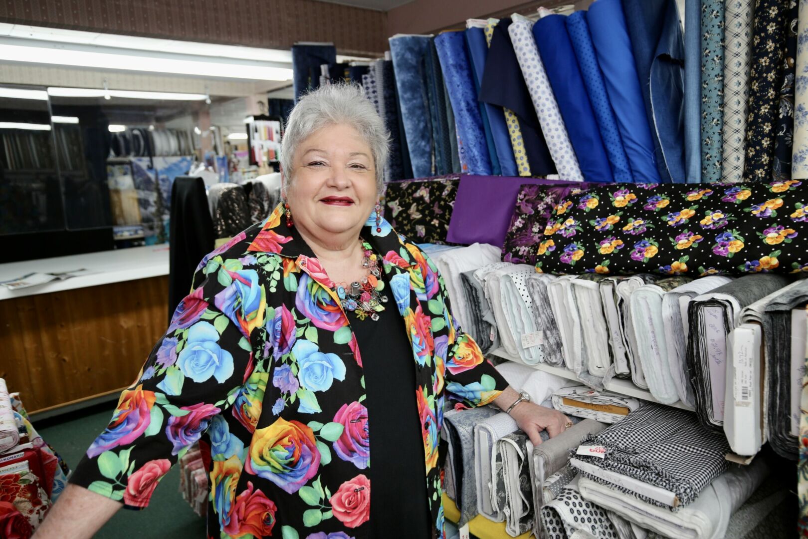 La propriétaire de Brolem Textiles, Gisèle Brodeur, tirera sa révérence en juillet pour une retraite bien méritée. Photo Robert Gosselin | Le Courrier ©