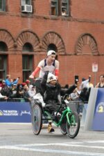 Julien Pinsonneault vit son baptême du marathon de Boston sous la pluie et le froid