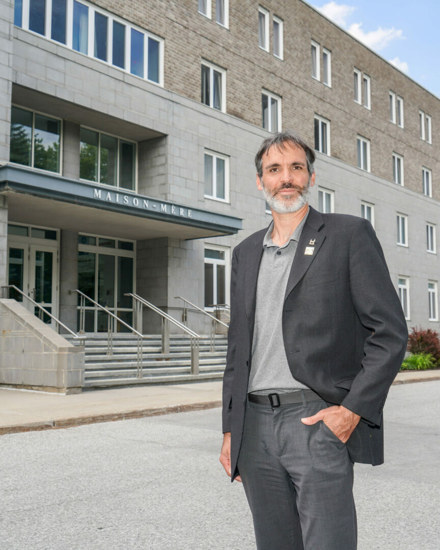 Le conseiller municipal du district Sacré-Cœur, David Bousquet, trouve l’idée d’installer l’école primaire privée La Petite Académie dans la maison-mère des Sœurs de la Présentation de Marie bonne, mais ce n’était pas son plan A. Photo François Larivière | Le Courrier ©