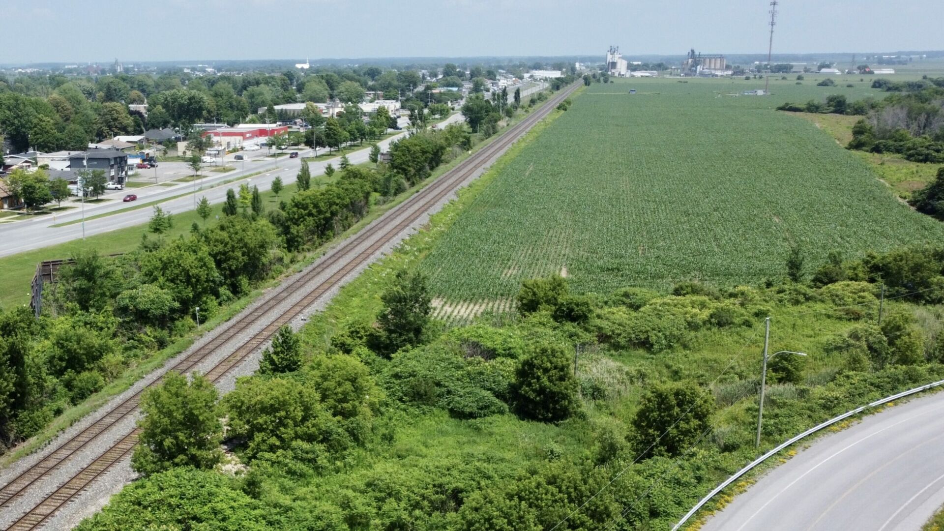 Même s’il est en zone blanche, le terrain visé pour l’agrandissement du parc industriel est présentement cultivé. Photo Robert Gosselin | Le Courrier ©