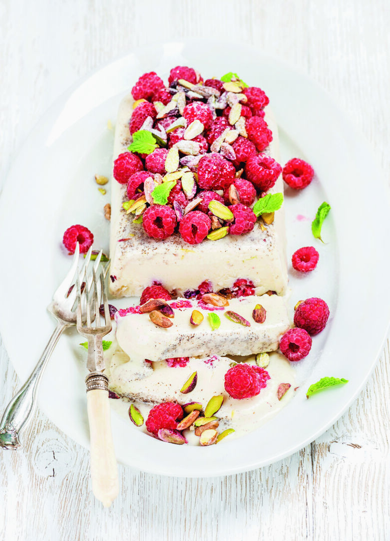 Semifreddo aux framboises et aux pistaches