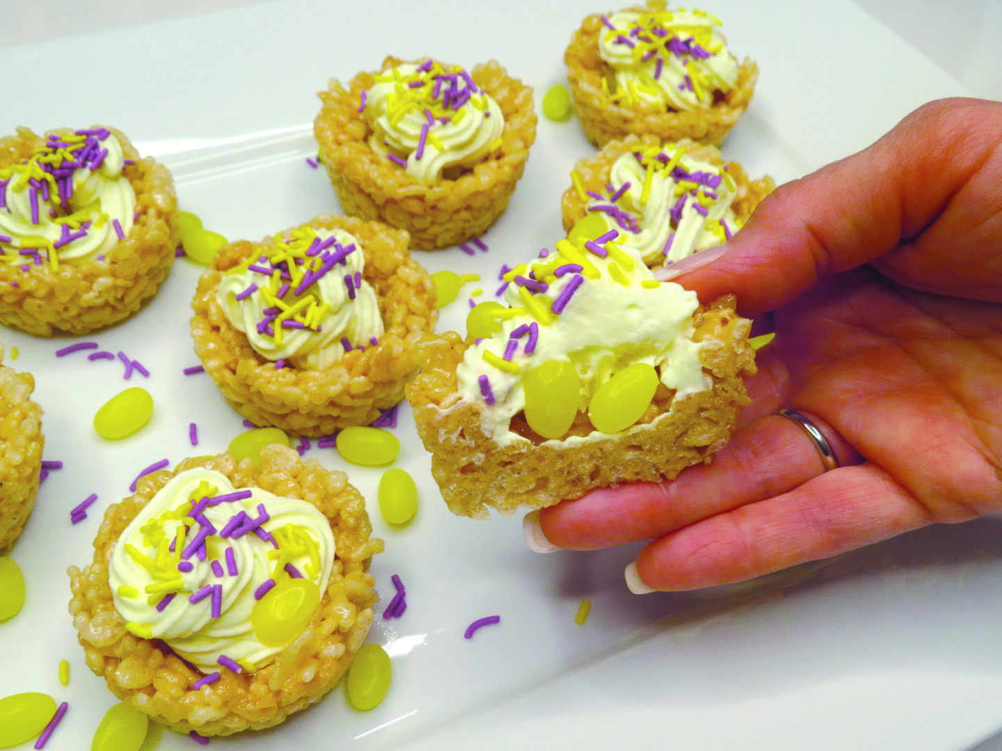 Tartelette pascale au riz soufflé et à la crème fouettée