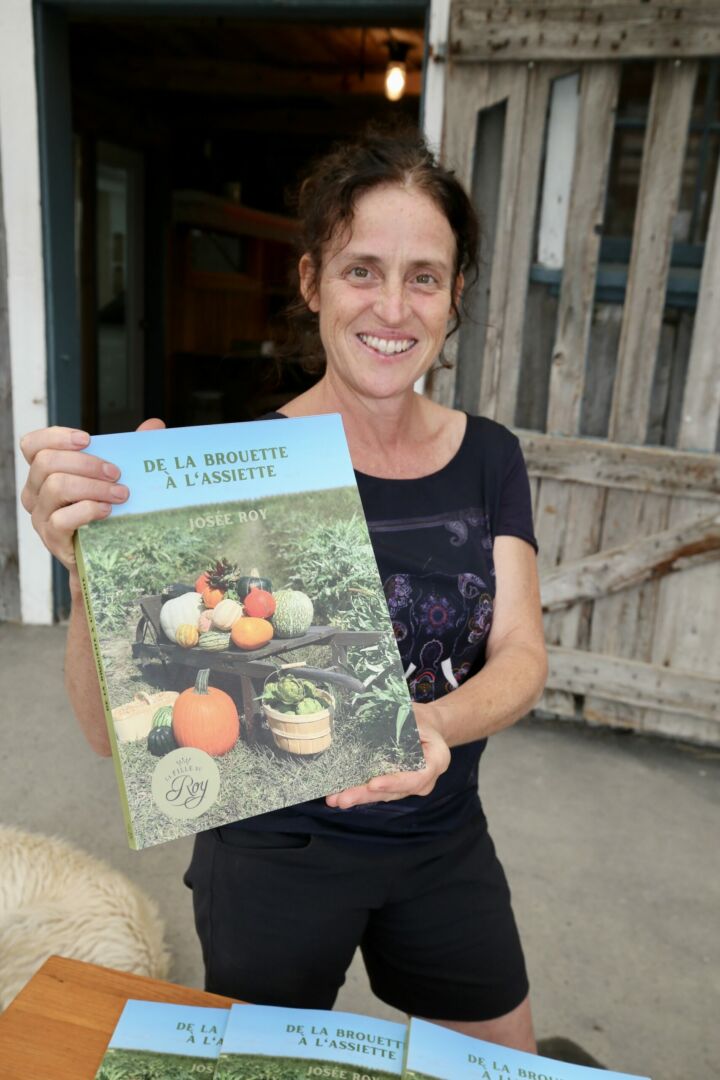 Le nouveau livre de recettes De la brouette à l’assiette permet aux amateurs de cuisine de concocter des recettes simples avec des ingrédients qu’on trouve facilement dans n’importe quel garde-manger. Photo Robert Gosselin | Le Courrier ©