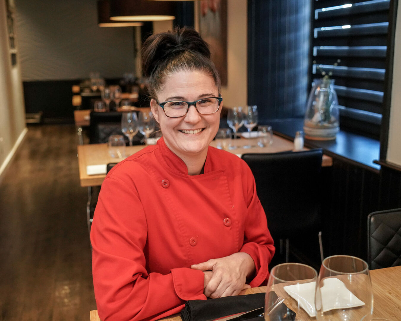 Il y a 39 ans, Véronique Prévost a décidé de s’installer à Saint-Hyacinthe. Elle se décrit comme une femme de défis et de passions. De nouveaux projets sont en train de mijoter. Photo François Larivière | Le Courrier ©