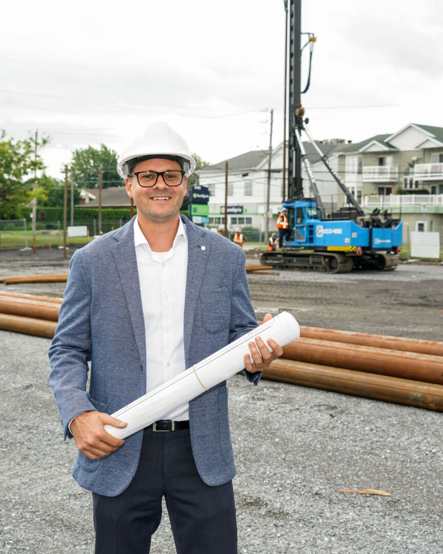 Anthony Marcil a donné le coup d’envoi d’un projet immobilier dans le quartier Saint-Thomas-d’Aquin. Photo François Larivière | Le Courrier ©