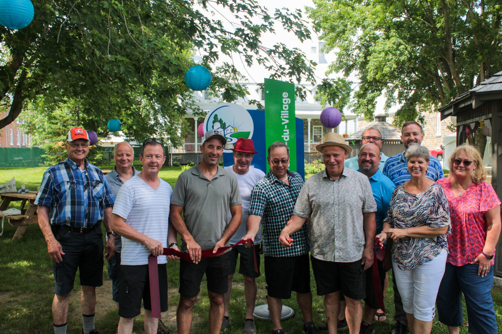 Le parc Au-Coeur-du-Village a été inauguré à Saint-Simon le 8 juillet. Photo Adam Bolestridge | Le Courrier ©