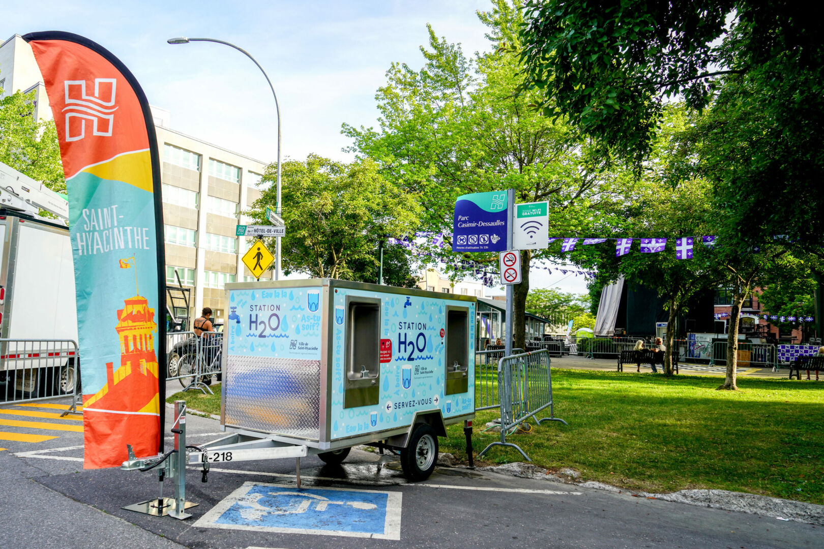 Parmi les réalisations 2022, la Ville de Saint-Hyacinthe a fait l’acquisition d’une station mobile d’eau potable l’été dernier afin de limiter l’utilisation de bouteilles d’eau à usage unique lors d’événements organisés entre autres par la Ville. Photo François Larivière | Le Courrier ©