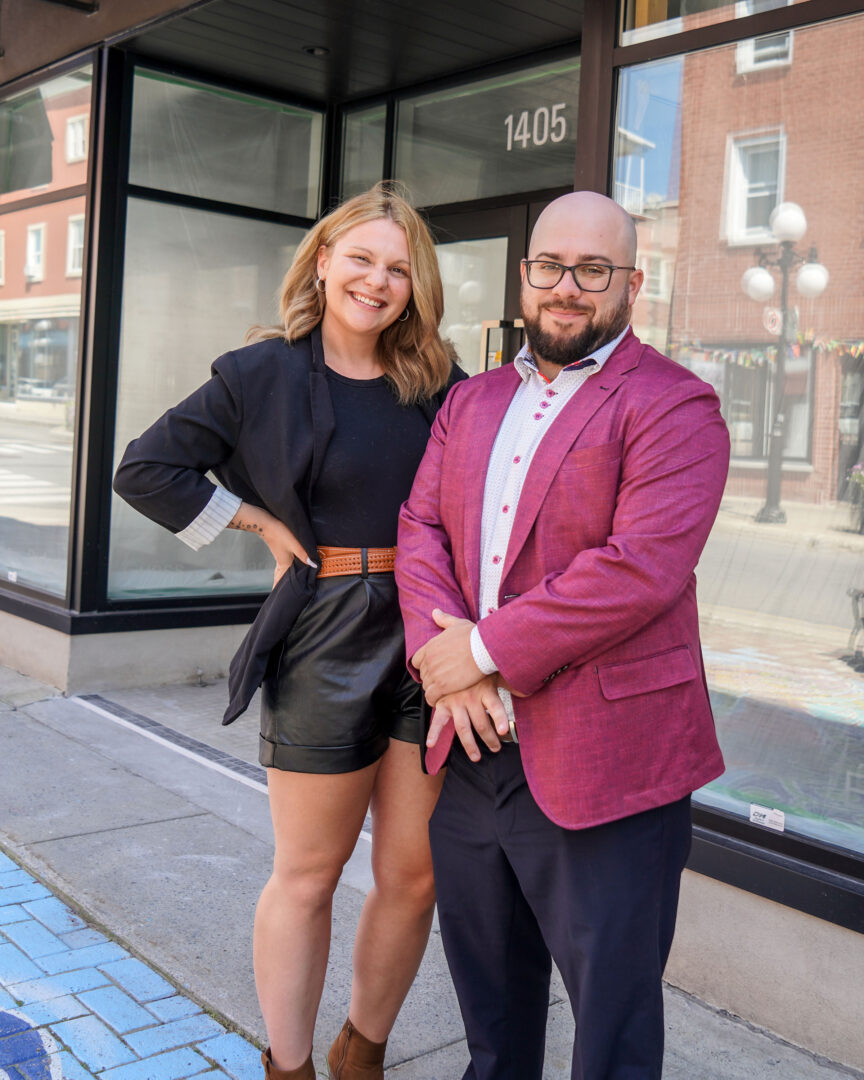 Ayant une vision professionnelle commune, les deux jeunes entrepreneurs Karianne Hamel et Carl Vaillancourt avouent se compléter et affirment que leur objectif est de valoriser les produits locaux. Photo François Larivière | Le Courrier ©