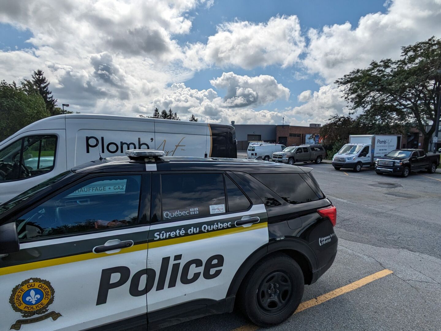 Le jeune homme électrisé à la polyvalente Hyacinthe-Delorme le 11 août est hors de danger et les travaux ont repris. Photo Adam Bolestridge | Le Courrier ©