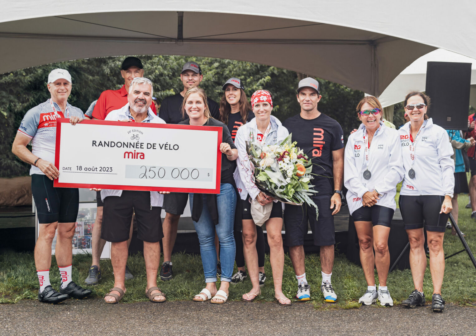 Robert Gingras, président d’honneur, Paul Bourque et Fernand Loiselle, comité organisateur, Maxime Gauthier, coordonnateur aux événements, Sara Pontbriand, directrice aux communications et développement philanthropique, Jessica Dussault, coordonnatrice aux communications, Julie Parisien, instructrice, Nicolas St-Pierre, directeur général, Eve-Lyne Biron et Christine Décarie, comité organisateur. Photo gracieuseté