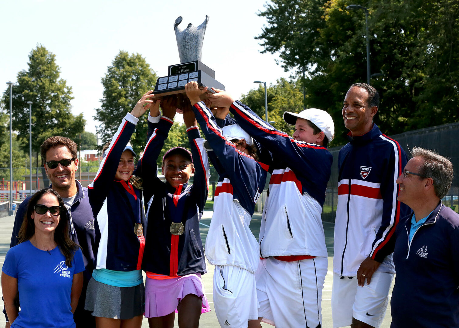 En 2015, une jeune Coco Gauff de 11 ans (au centre) avait aidé les États-Unis à soulever le trophée de la Coupe Le Blanc. Photothèque | Le Courrier ©