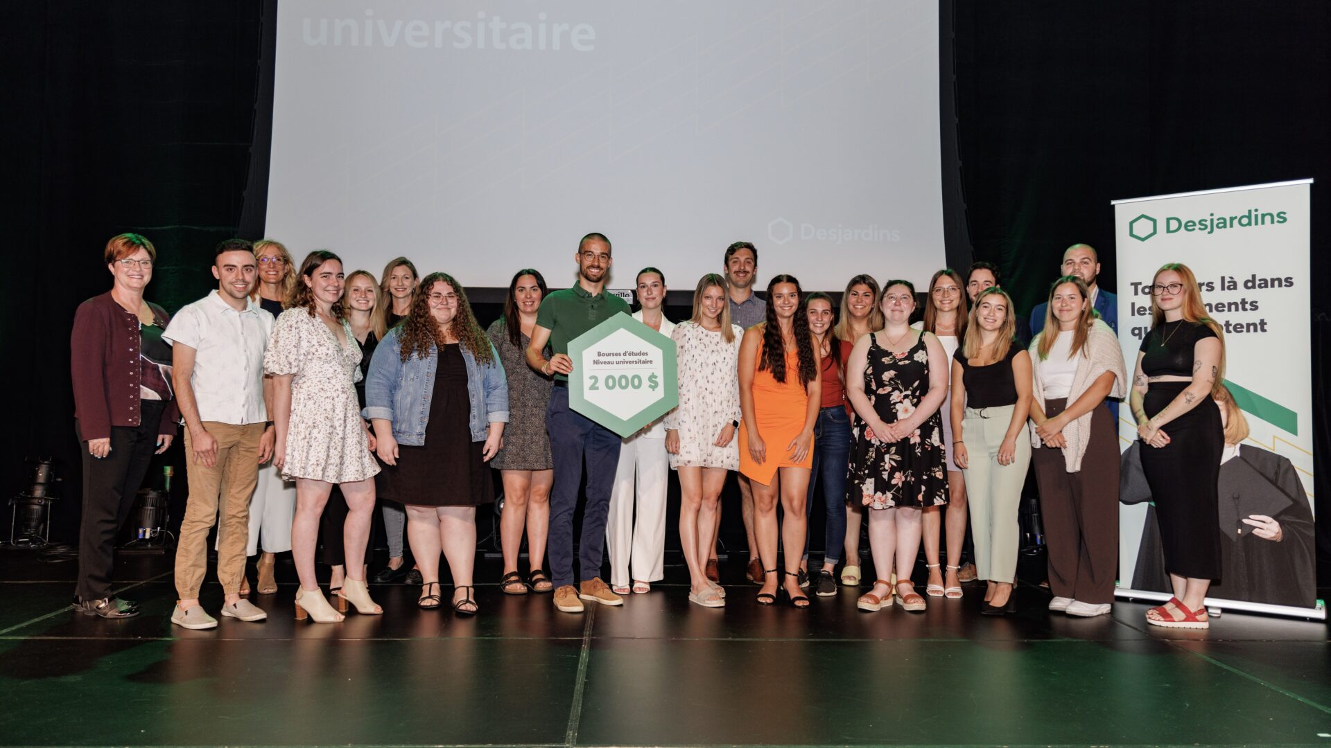 La Caisse Desjardins de la Région de Saint-Hyacinthe a remis 100 000 $ en bourses à 60 étudiants membres. Photo gracieuseté