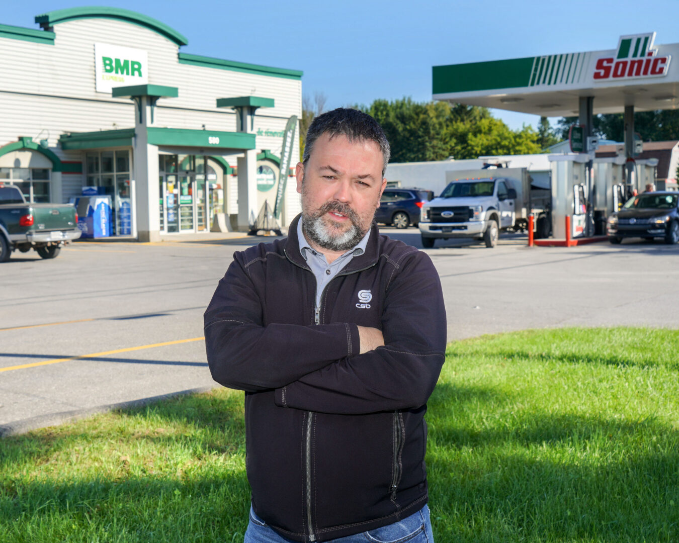 Le conseiller syndical responsable du BMR de Saint-Barnabé-Sud, Cédric Vallerand, ne croit pas qu’une fermeture de cet établissement soit envisagée, malgré la restructuration en cours du quincaillier. Photo François Larivière | Le Courrier ©